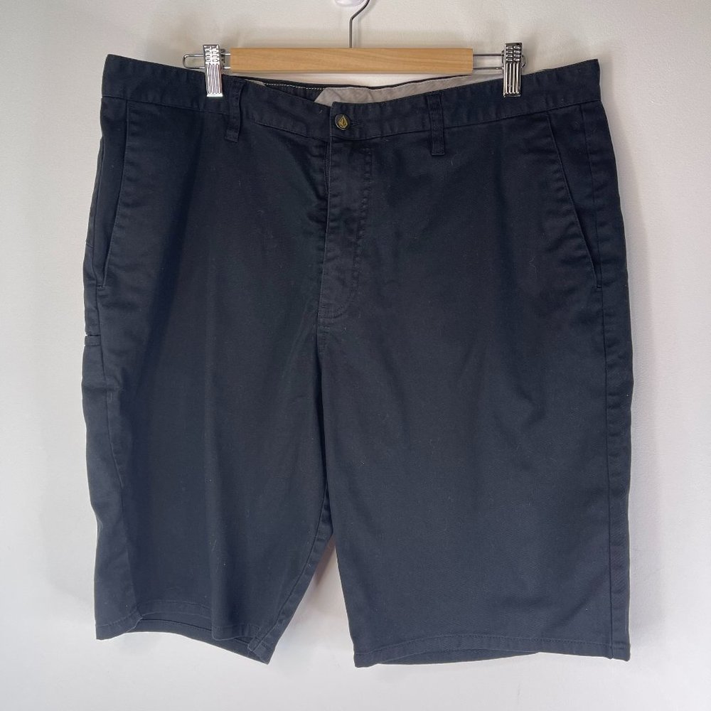 VOLCOM Men Vmonty 22" Stretch Chino Black Shorts Size 38 - Picture 1 of 3
